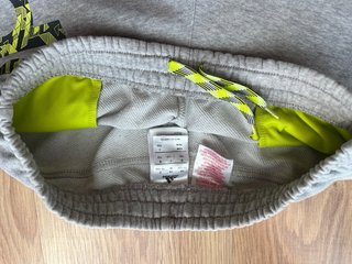 Pantalón corto niño Adidas gris  talla 11-12