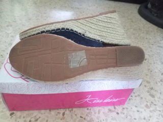 Zapatos cuña azul marino, con suela de esparto.