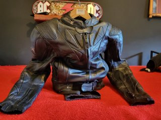 Traje de moto de cuero negro talla 36 unisex.