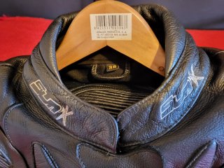 Traje de moto de cuero negro talla 36 unisex.