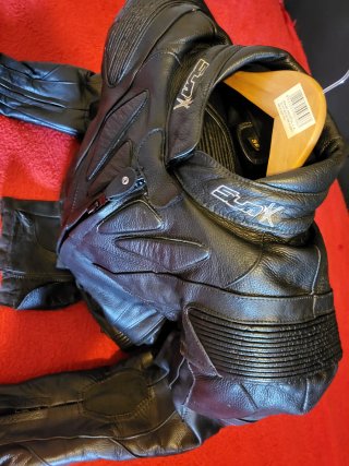 Traje de moto de cuero negro talla 36 unisex.