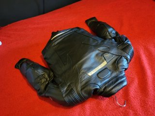 Traje de moto de cuero negro talla 36 unisex.