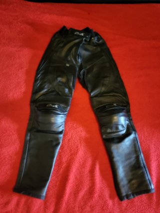 Traje de moto de cuero negro talla 36 unisex.