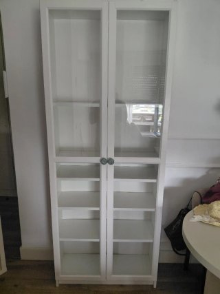 Vitrina de cristal y madera blanca de ikea