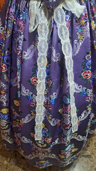 Traje de Fallera Malva con Encaje