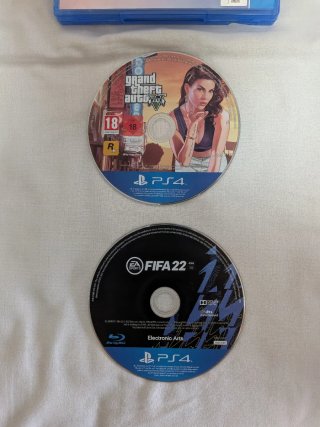 PS4 Pro Negra + 2 Mandos + Juegos