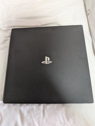 PS4 Pro Negra + 2 Mandos + Juegos