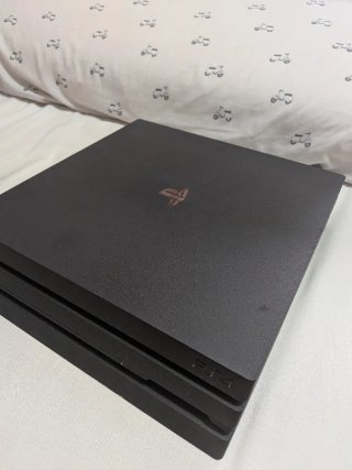 PS4 Pro Negra + 2 Mandos + Juegos