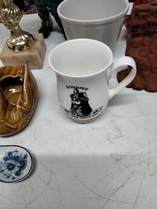 Lote figuras decorativas y trofeo