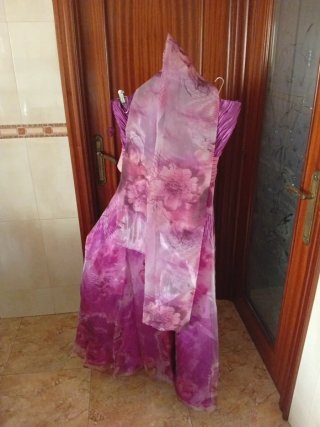 Vestido de fiesta morado y rosa