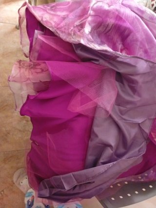 Vestido de fiesta morado y rosa