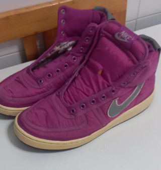Zapatillas Nike Moradas y Plateadas