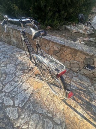 Bicicleta paseo clásica vintage con marchas