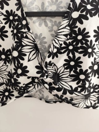 Crop top flores Talla M
