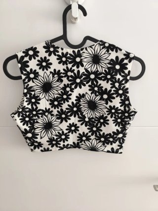 Crop top flores Talla M