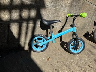 Bici sin pedales azul