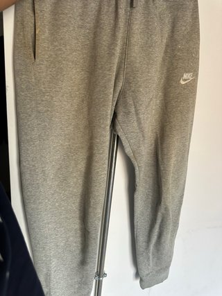 Pantalón Nike Gris