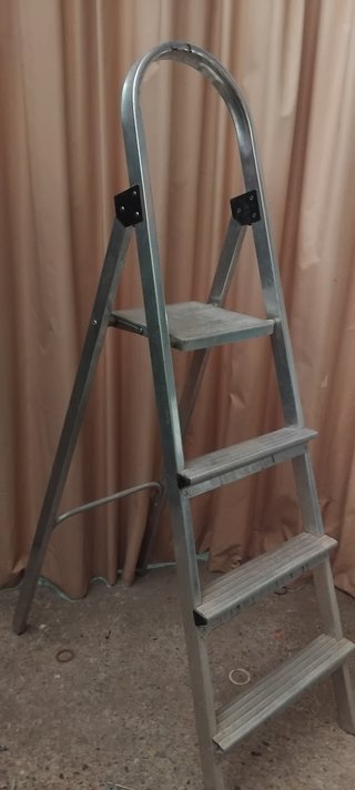Escalera de aluminio plegable