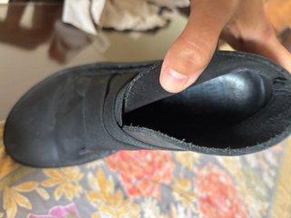 Botines negros con detalles azules
