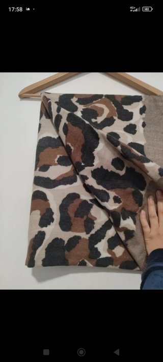 Bufanda con estampado animal print