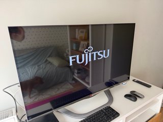 Ordenador sobrenesa Fujitsu