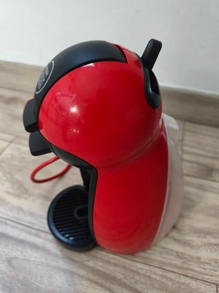 Cafetera Dolce Gusto Roja