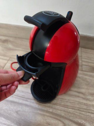 Cafetera Dolce Gusto Roja