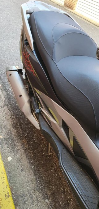 Kawasaki J125 Maxi Scooter Negra