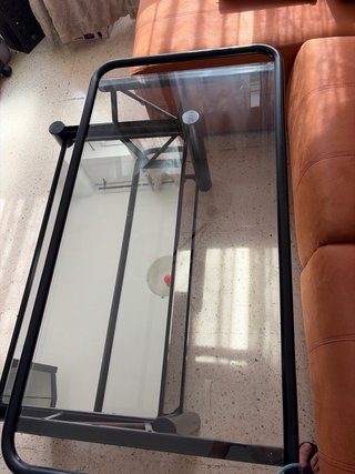Mesita de centro cristal y metal