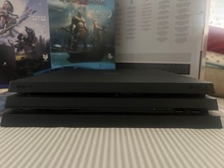 PS4 Pro 1TB + 2 Juegos