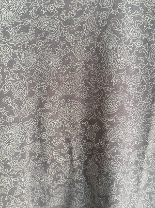 Camiseta estampada morada y gris