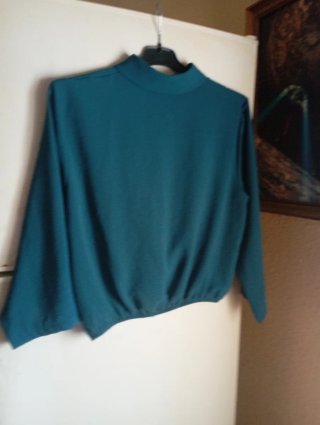 Blusa Teal con Botones y Nudo