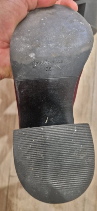 Botines morados de chica