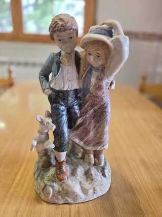Figura porcelana biscuit PAL romántica