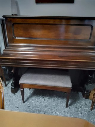 Piano antiguo de madera