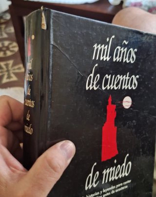 Mil años de cuentos de miedo