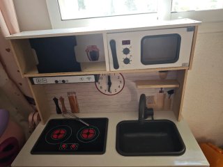 Piccola cucina in legno per bambini