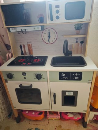 Piccola cucina in legno per bambini