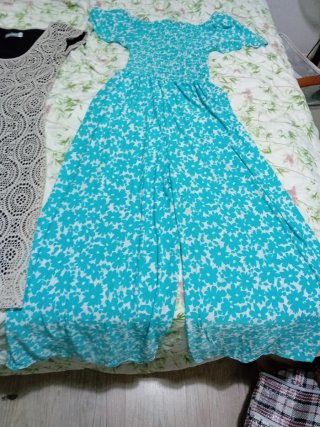 Vestido beige y mono largo azul