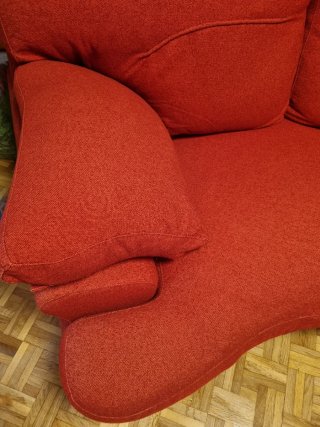 Sofá esquinero rojo de tela