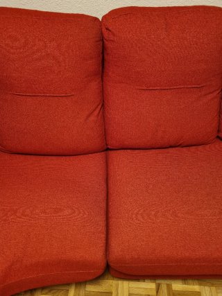 Sofá esquinero rojo de tela