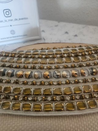 Bolso de fiesta blanco roto y dorado