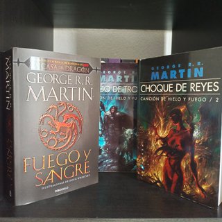 Canción de hielo y fuego // Fuego y Sangre - Libro