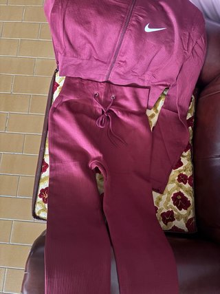Conjunto deportivo Nike rojo