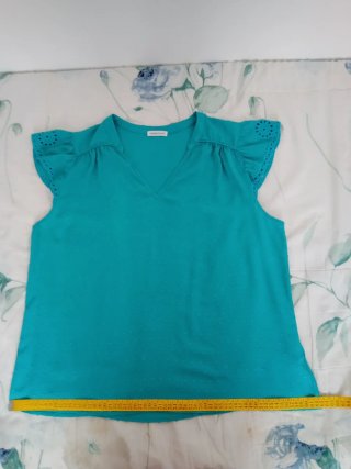 Blusa turquesa con manga corta