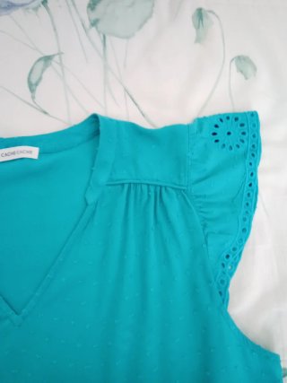Blusa turquesa con manga corta
