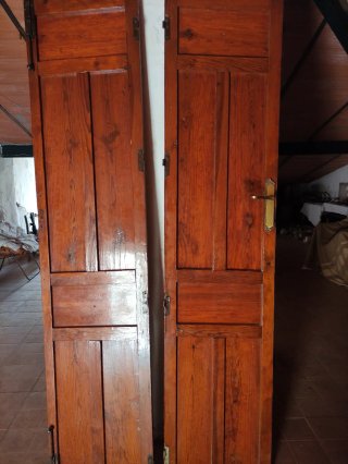 Puertas dobles de madera maciza