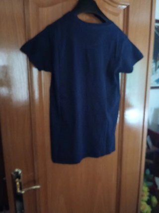 Camiseta azul con calavera