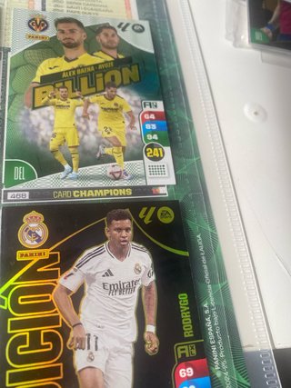 Álbum Adrenalyn 2024/25 casi completo