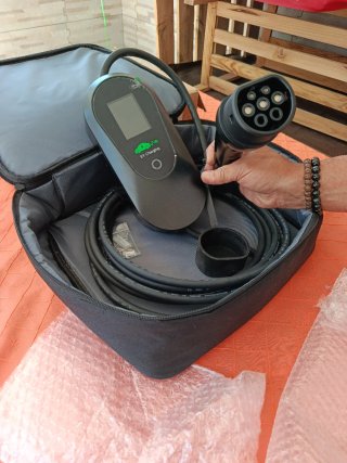 Cargador EV 16A 220V es nuevo sin estrenar